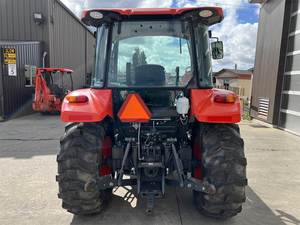 Tracteur M4D-071HDC12 Kubota 2020-Tracteur utilitaire 4WD 71 HP avec transmission hydrostatique et cabine de luxe - Product Image 3