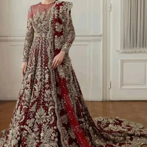 ใหม่-อินเทรนด์-การออกแบบของ Maroon-Bridal ชุดยาวถึงพื้นและ dupatta กับลูกปัดแก้วคริสตัลประดับประดา, dabka ทำงานสำหรับงานแต่งงาน = 2024 - Product Image 1