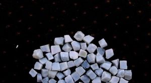 Bleu 2-4MM opale brute non polie 50 pièces pierre brute naturelle pour la fabrication de bijoux pierres précieuses en vrac - Product Image 2