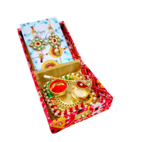 Support de Présentation pour Haldi-Kumkum et Rakhi, Style Mariage Rouge, en Bois et Métal, pour Fêtes Indiennes et Rakshabandhan, Usage Domestique, Boîte Cadeau