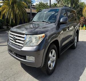 VOITURES D'OCCASION À VENDRE 2011 LandCruizer - Product Image 1