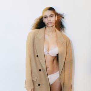 Sujetador deportivo de yoga sin costuras en MOQ bajo Recién llegado Sujetador deportivo de la mejor calidad para mujeres al mejor precio - Product Image 6