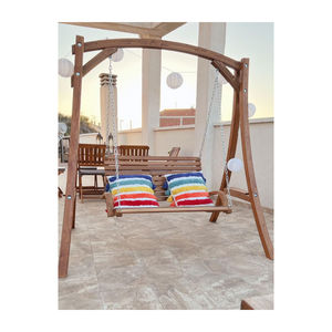 Columpio de Jardín Elora de Madera Maciza con Acabado Marrón para Exteriores - Product Image 1