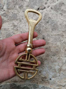 Ouvre-bouteille en laiton vintage avec finition de couleur dorée parfait pour les accessoires de bar élégants et les idées cadeaux en Inde - Product Image 4