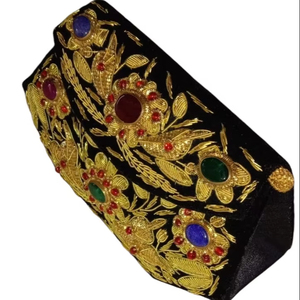 Diseño exclusivo negro Zardozi, bolsos de mano de terciopelo hechos a mano para mujeres, bolsos de mano de boda, bolsas de regalo para invitados, hechos en la India - Product Image 1