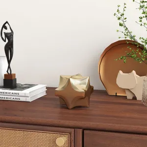 Escultura de Arte Contemporánea de Lujo, Figura de Aluminio Chapada en Oro, Decoración de Invierno para Casa de Campo, Moderna y Pulida, Zahid Exports - Product Image 1