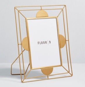 Marco de Fotos de Vidrio y Metal Dorado de Diseño Exquisito, Moderno y Simple, Hecho a Mano, Artesanía Ecológica para una Decoración del Hogar con Estilo - Product Image 2