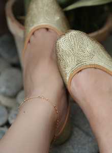 รองเท้าหนังผู้หญิงแฟชั่น ดีไซน์ใหม่สำหรับฤดูใบไม้ร่วง สีพื้นเรียบง่าย น้ำหนักเบา สไตล์ลำลอง เหมาะสำหรับงานปาร์ตี้ - Product Image 3