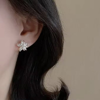 XXX-005 Anting Stud Bunga Cantik untuk Wanita, Anting Tindik Tulang Rawan, Anting Zirkon Warna Emas, Perhiasan Estetika Wanita, Hadiah