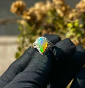 Bague d'éternité minimaliste en argent sterling 925 plaqué or avec opale naturelle et diamant taille brillant rond, pour mariage et soirée - Product Image 1