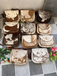 Nouveau Style de fourrure de vachette sac à main occidental vente chaude sac en cuir à franges avec lettre gland décoration Design exclusif pour les femmes - Product Image 5