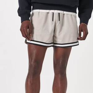 2023 pantalones cortos deportivos de Hip Hop para hombre, los pantalones cortos informales transpirables sólidos de malla con logotipo impreso personalizado más vendidos - Product Image 4