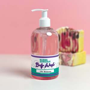 BUBBS DRIZZLE Gel de Ducha Hidratante y Blanqueador con Infusión Herbal 355ml, Perfume Líquido Refrescante, Polvo de Burbujas Nutritivo para Uso Diario - Product Image 1