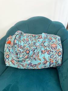 Sac de sport et de voyage matelassé en coton, bleu ciel et orange, avec motif floral imprimé à la main, écologique, durable et robuste, idéal pour le yoga - Product Image 2
