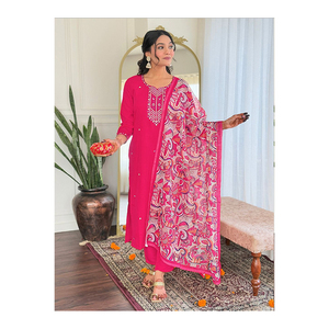 Ensemble Kurti Dupatta pour occasions spéciales, vêtements ethniques indiens, design unique, viscose rayonne pure, broderie de séquence, haute qualité - Product Image 1