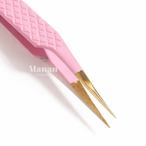 Pinzas para Pestañas Rosadas MANAN INSTRUMENTS Premium, Acero Inoxidable Dorado, Punta de Precisión Suave, Herramienta de Aislamiento de Cejas, Calidad de Salón - Product Image 2