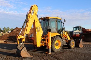 Chargeuse-pelleteuse JCB 3CX d'occasion avec pelle et chargeur frontal, modèle 2022, 10 tonnes, capacité de godet de 1,3 m, pompe, moteur et boîte de vitesses - Product Image 4