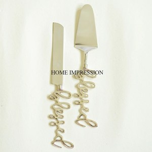 มีดตัดเค้กโลหะเคลือบแป้งสีดำพร้อมที่จับดอกไม้และใบไม้ที่น่าสนใจ - Product Image 2