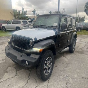 SUV Todoterreno 4x4 2025, SUV Automático Usado, Disponible con Volante a la Izquierda/Derecha, Interior de Cuero de Lujo - Product Image 1