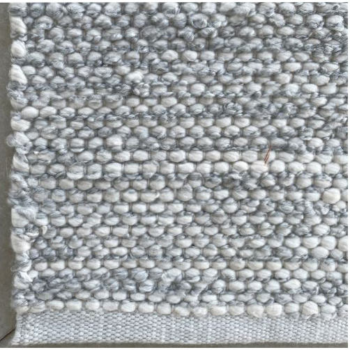 สีขาวเทา