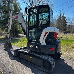Excavatrice Bobcat E60, poids opérationnel de 3 tonnes, moteur, capacité de la benne de 0,4 m³, pompe hydraulique, boîte de vitesses, roulement, modèle 2023 prêt à l'emploi - Product Image 1
