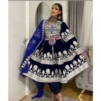LES FEMMES MODESTES PORTENT DES ROBES DE STYLE AFGHANI AVEC PEINTURE ROBE TRADITIONNELLE DE STYLE AMÉRICAIN AVEC TRAVAIL FAIT À LA MAIN ROBE DE FÊTE DE MARIAGE