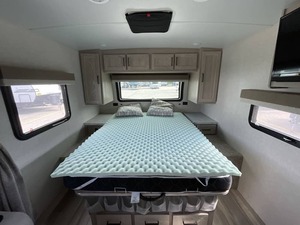 Caravane d'occasion 2023 F-o-r-e-s-t R-i-v-e-r Flagstaff Micro Lite 21FBRS à vendre - Product Image 4
