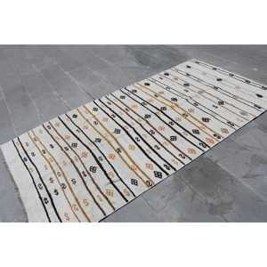 Tapis turc vintage, dimensions 4,3x8,5 pi (130x258 cm), tapis en laine à bordure blanche - Product Image 4