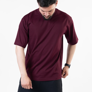 T-shirt décontracté pour homme de haute qualité, streetwear, coupe ample tendance, logo personnalisé en maille, 100% polyester, t-shirts surdimensionnés avec impression en relief - Product Image 3