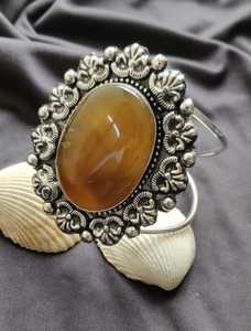 สร้อยข้อมือทองเหลืองโบราณที่สวยงามพร้อมอัญมณีโมราสำหรับผู้หญิงและเด็กผู้หญิงเหมาะสำหรับงานแต่งงานสวมใส่สบายๆและงานปาร์ตี้ - Product Image 3