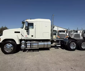 Best!! Wholesale Price 2018 Mackk Pinnacle CHU613 Sleeper Semi <b>Truck</b> - 50" Flat Top Sleeper, 505HP Export Ready - Product Image 2