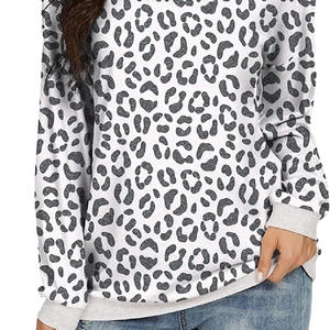 Sweat-shirt confortable pour femme avec coupe décontractée surdimensionnée parfait pour la superposition et les tenues décontractées inspirées du streetwear - Product Image 2