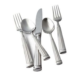 Couverts en acier inoxydable de style américain argenté avec les meilleures poignées rayées écologiques Ensemble élégant de 5 pièces - Product Image 1