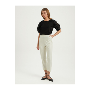 Pantalones Ajustados para Mujer BGN con Detalle Llamativo en la Cintura Trasera - Product Image 1