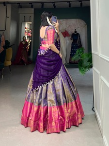 Lehenga Choli de seda auténtica pura Kanjivaram con Rich Zari Work y bordado de diseñador para bodas a precio asequible - Product Image 6
