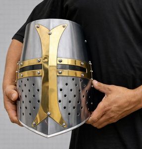 Casco de acero pulido con cruz dorada, rejillas de ventilación y encanto medieval, ideal para coleccionistas, cosplay y exhibición histórica. - Product Image 1