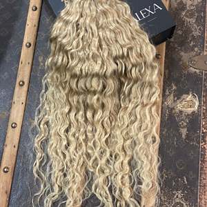 Extensions de cheveux humains brésiliens Remy à clipser, lisses # 51 Blonde Champagne Tissage Doux - Product Image 2