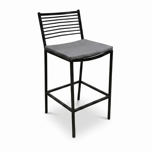 Tabouret de bar moderne en métal durable avec siège en similicuir gris, accoudoirs fixes, design minimaliste pour usage commercial extérieur - Product Image 5