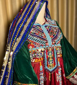 Robe de fête et de mariage afghan en velours afghan fait à la main traditionnel brodé pour femmes robe tribale taille personnalisée robes pour femmes à vendre 104 - Product Image 3