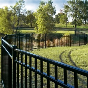 Paneles de esgrima de metal galvanizado con revestimiento de PVC negro de diseño moderno de <span class=keywords><strong>5</strong></span> pies de altura para hogares y jardines <span class=keywords><strong>Poste</strong></span> de <span class=keywords><strong>madera</strong></span> tratado térmicamente incluido - Product Image 3