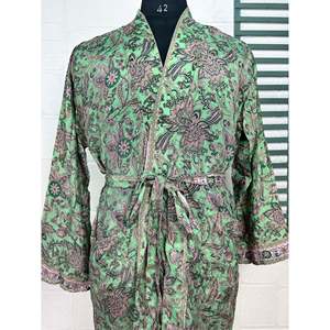 Kimono en satin doux Boho Patola pour hommes, robe de plage confortable en soie Regal House - Product Image 2