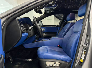 Véhicule d'occasion SUV Ultra-Luxe Grand Format 2024, 4.1-6L Atmosphérique 563HP Propulsion Arrière Premium 7 Places Automatique R18 Tissu - Product Image 3