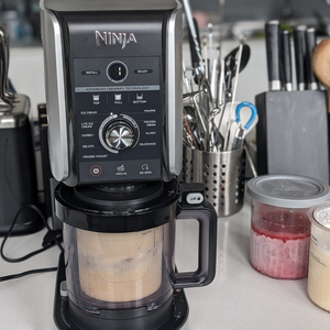 Ninja CREAMi Deluxe Ice Cream Maker & Frozen Dessert Maker Gelato Sorbet Yaourt Milkshake Slushi 10 Fonctions Vente Chaude Argent - Product Image 4