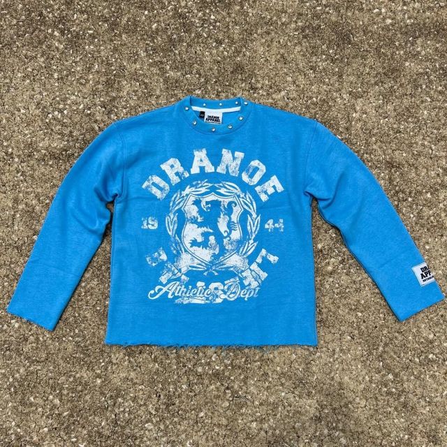 มีสีเขียวขุ่น