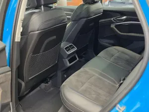 2024 I E-ron 5-0 I SUV Automático con Techo Metálico, Asientos de Cuero, Batería de Litio, Techo Panorámico, Cámara Trasera de 360°, Premium - Product Image 3