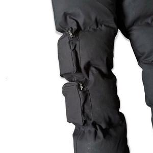 Nuevo diseño OEM personalizado invierno grueso a prueba de viento serigrafía hombres pantalones acolchados con bolsillos de carga - Product Image 5