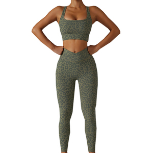 Conjunto de Yoga para Mujer, Estilo Único y Cómodo, Conjunto de Yoga para Mujer Más Vendido, Conjunto de Yoga Ligero para Mujer - Product Image 1