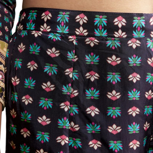 Ensemble Sharara imprimé violet pour la vente en gros de vêtements de fête ethniques élégants rassemblements culturels Occasions festives et commandes personnalisées en gros - Product Image 6