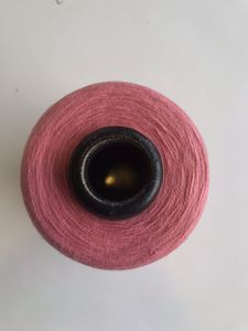 Fil mélangé 100 % polyester de haute qualité, filé à cœur, avec un nombre de fils de 24/2, haute ténacité, teint pour le tricot circulaire - Product Image 4