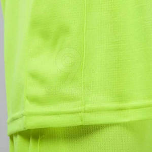 Conjunto de uniforme de baloncesto para hombre personalizado de alta calidad de tela de secado rápido y transpirable - Product Image 4